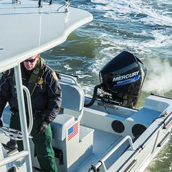 Los motores SeaPro de Mercury Marine propulsan a los aficionados de la navegación en condiciones difíciles.